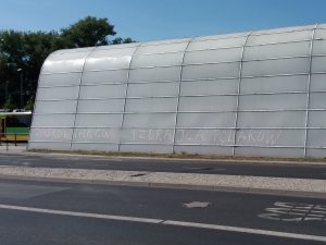 „Jaśkowiak cw**” – dewastacja pętli na Junikowie