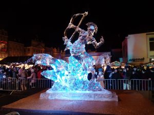 Zobacz imponujące lodowe rzeźby z Poznań Ice Festival! [ZDJĘCIA]