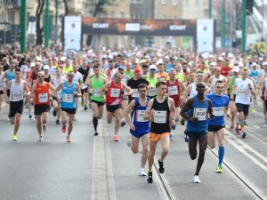 W niedzielę biegacze wyruszą na 12. PKO Poznań Półmaraton