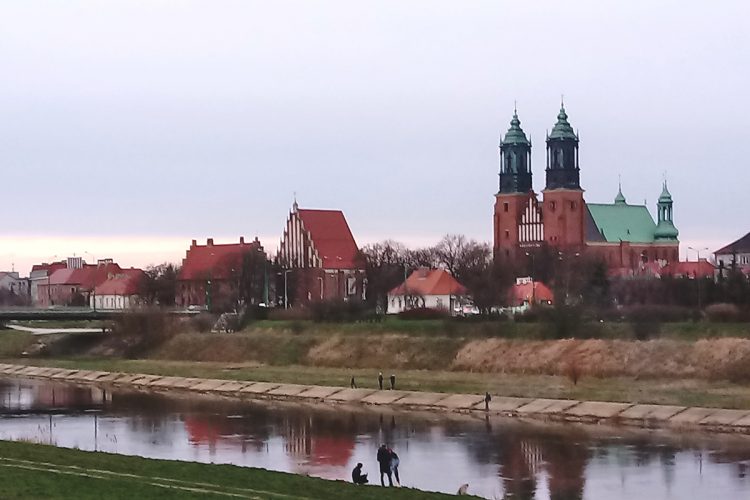 Poznań: Ostrów Tumski, Warta i pochmurna pogoda