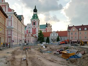 Zobacz postęp prac na Placu Kolegiackim [ZDJĘCIA]