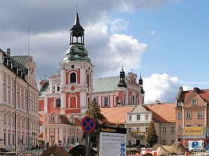 Intensywne prace ziemne na placu Kolegiackim – październikowa fotorelacja