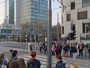 Będzie poszerzenie chodnika na ulicy Półwiejskiej, ale bez szerszej „zebry”