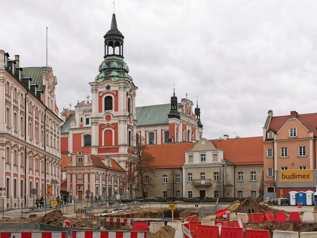 Poznań Plac Kolegiacki widok na zabytki inwestycja grudzień 2019