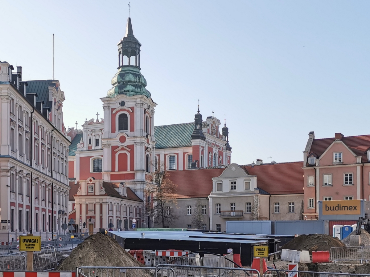 Poznań Plac Kolegiacki widok na zabytki inwestycja luty 2020