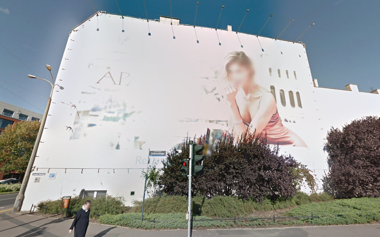 Ze ślepej ściany na Estkowskiego korzystały takie marki, jak Apart, Huawei, H&M czy Posnania. Źródło: Google Street View, październik 2017