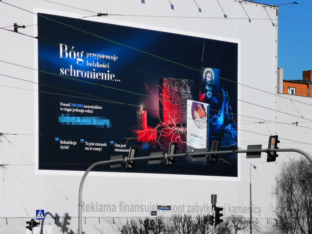 Nośnik reklamowy z ulicy Estkowskiego. W lutym 2021 roku pojawiła się na nim nowa reklama